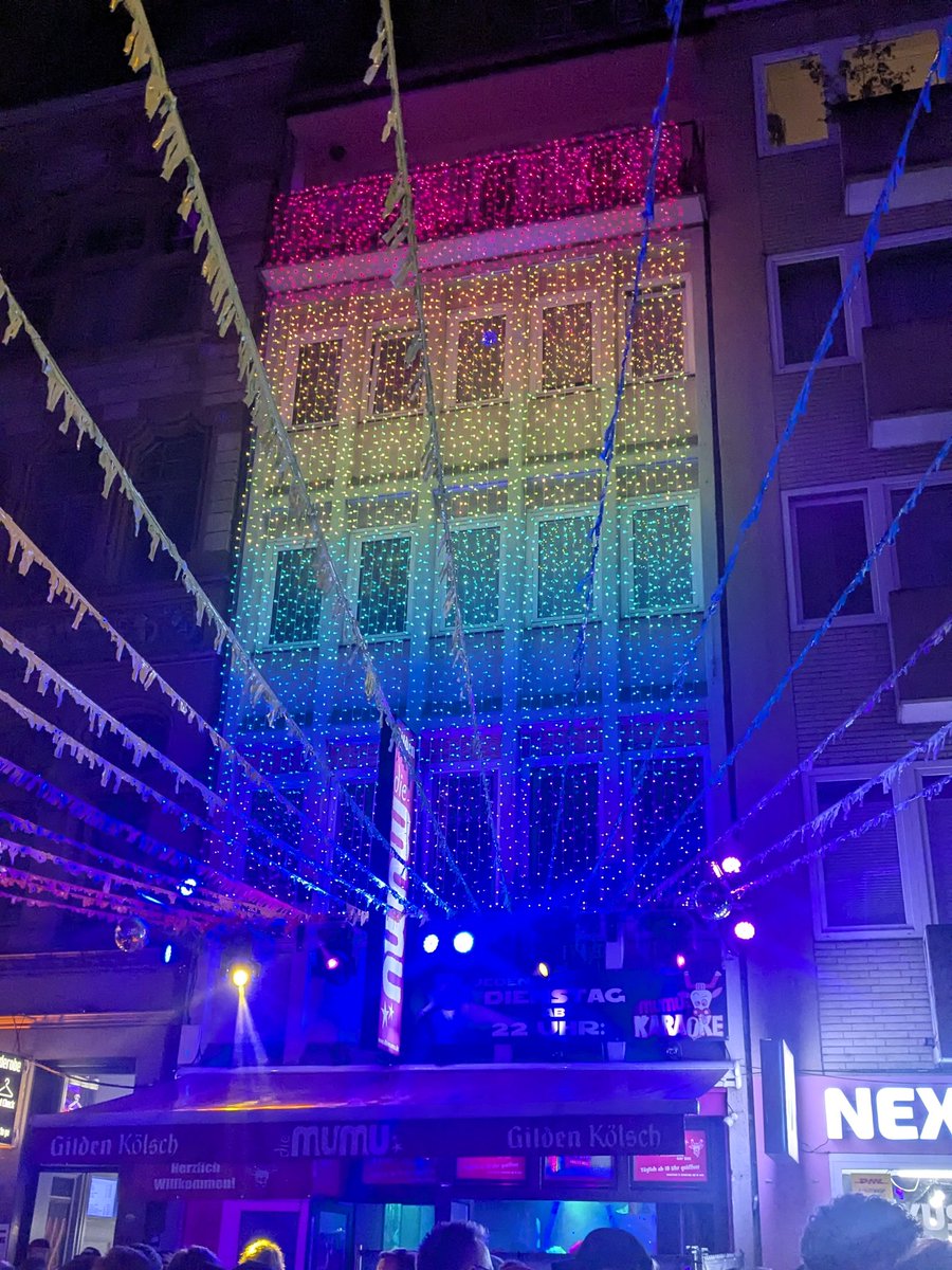 jens_nils's tweet image. #HappyPride #cologne #ColognePride #MerzNichtMeinKanzler #NachDemPrideIstVorDemPride 
Die Angriffe auf #LGBTQ haben sich laut BKA von 2010 auf 2024 verzehnfacht
Trotz ganztägigem Regen haben 1,1 Millionen Menschen ausgelassen demonstriert und gefeiert.
#LiebeDeineStadt