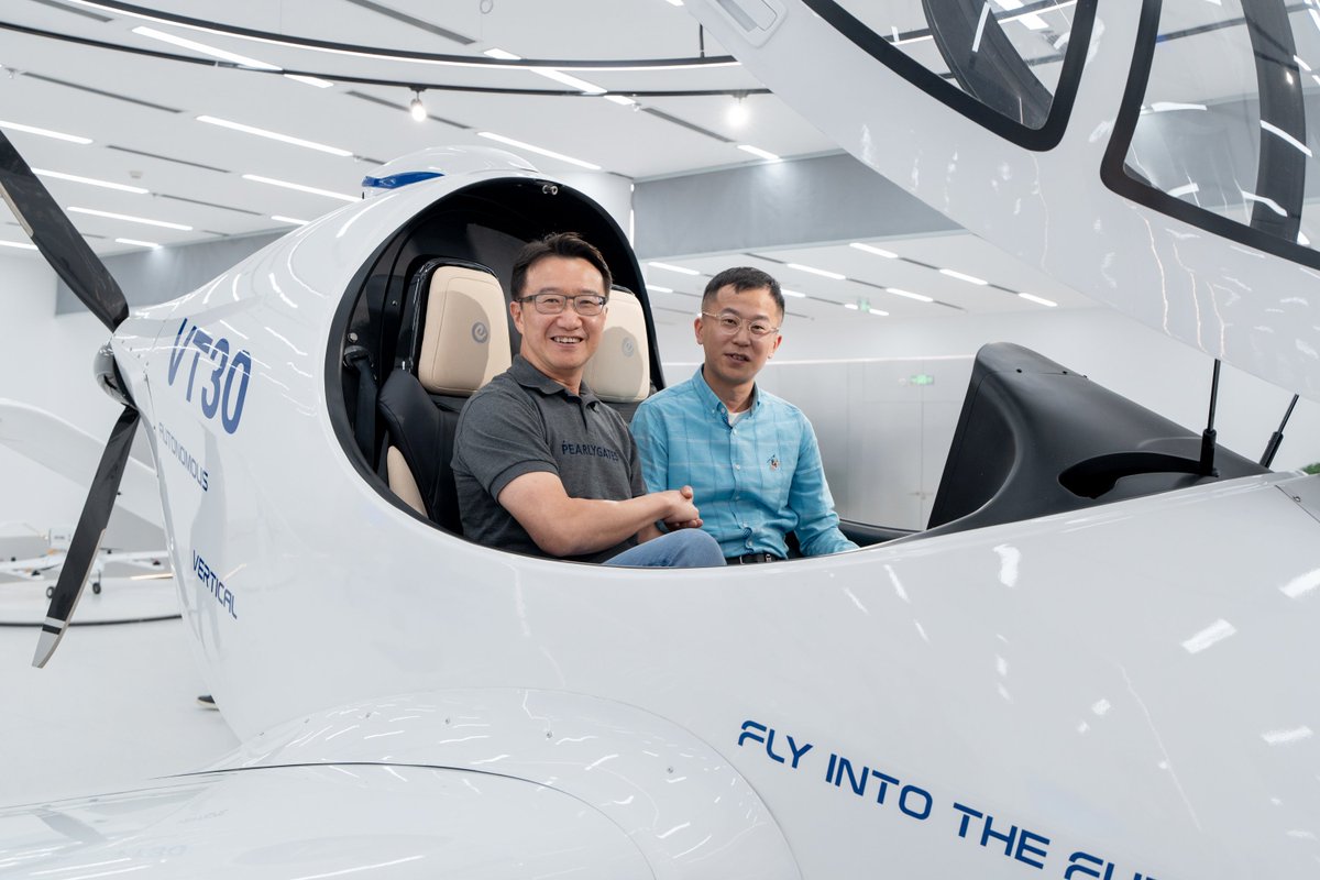 ehang's tweet photo. VIP Visit: Cathay’s Senior Leaders Tour EHang Headquarters ✈️

🌟 Cathay’s senior leaders recently visited EHang’s headquarters in Guangzhou and the visit offered an opportunity to learn more about urban air mobility (UAM) and next-generation eVTOL aviation technologies.

Led by Cathay CEO Ronald Lam, Director Chinese Mainland Arnold Cheng, and other senior leaders, the delegation toured EHang’s facilities and observed demonstrations of its core technologies, including the EH216-S autonomous passenger aircraft and eVTOL command-and-control systems. These technologies are being explored for applications in urban air mobility, low-altitude logistics, emergency response, and aerial tourism.

Cathay’s senior leaders appreciated the opportunity to gain insights into EHang’s vision for intelligent low-altitude transportation and thanked the team for the informative tour. @cathaypacific

#Cathay #EHang #UrbanAirMobility #eVTOL #UAV #AviationInnovation ✈️🚁🌐