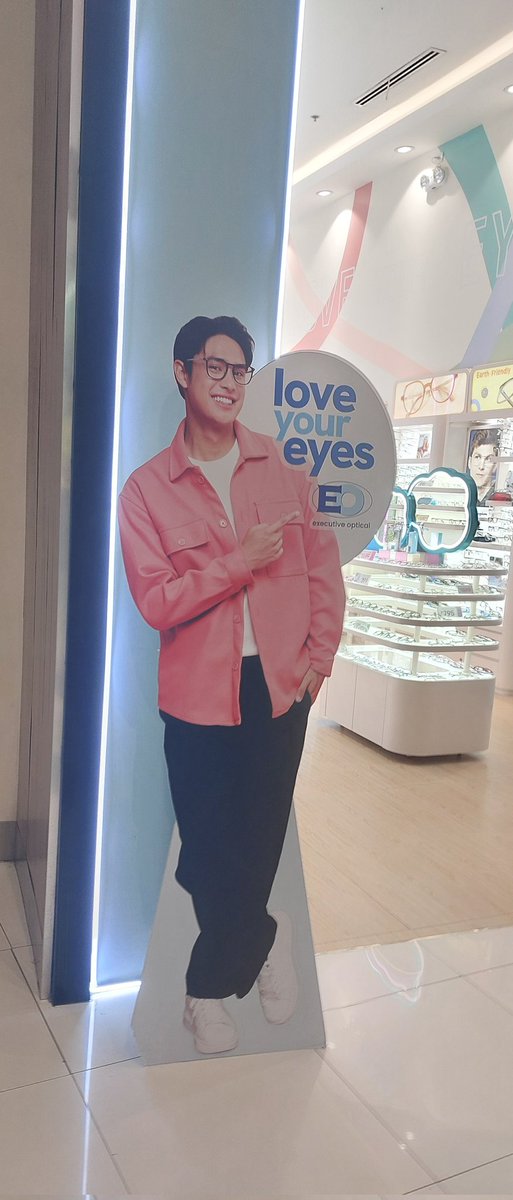 james_bontuyan's tweet photo. Bonding with my cousins &amp; aunties last Sunday.

Late post

📍SM Seaside Cebu

Executive Optical &amp; @LiveSmart
@donnypangilinan

#DonnyPanglinan
#ExecutiveOptical #SmartPH https://t.co/jfZbdmQDfY
