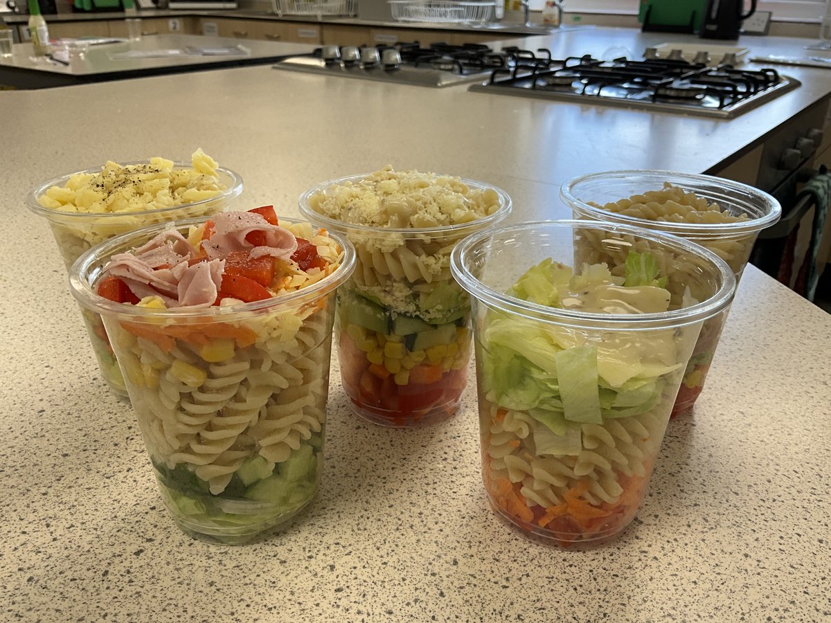 L4 finished off the year by showing off their knife skills and making a delicious pasta salad.