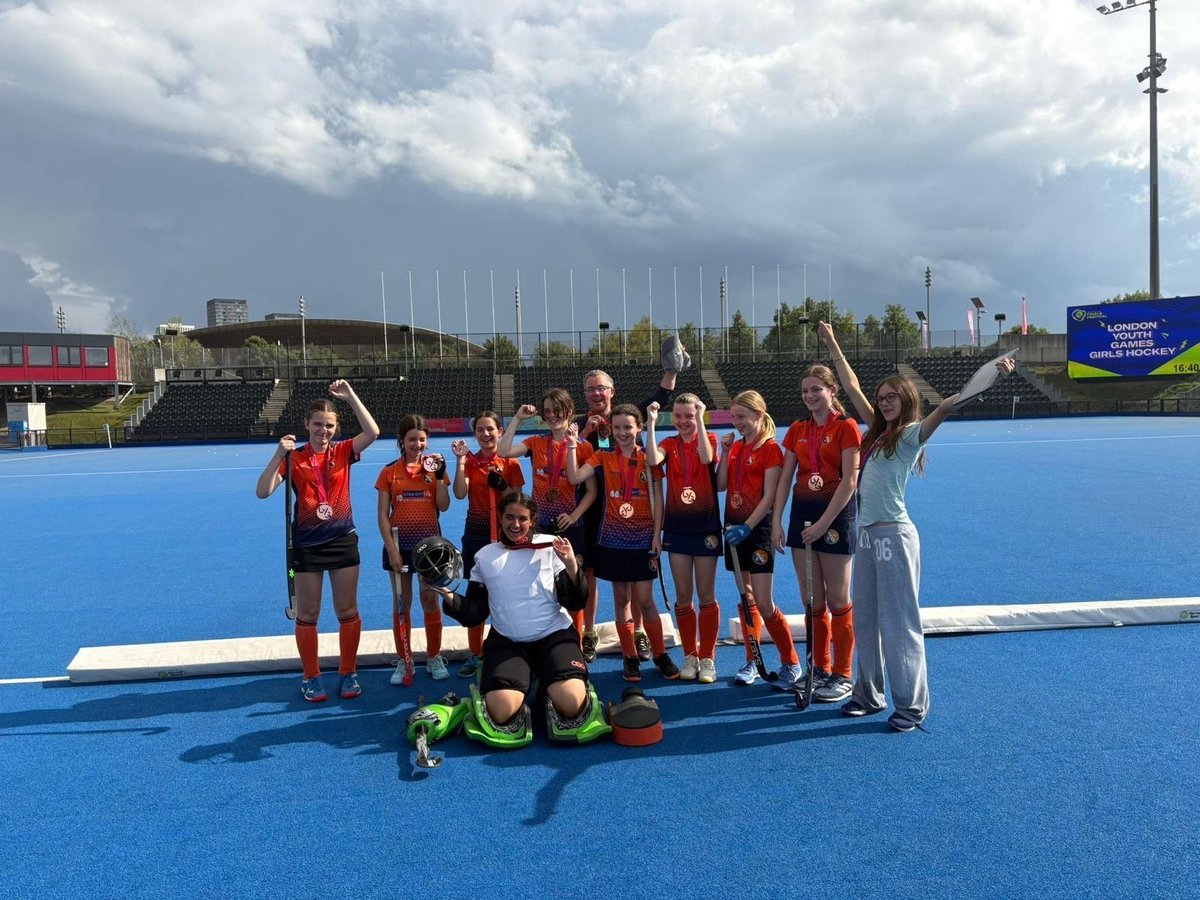 Bronze medal for our amazing girls at the LYG 2025 finals #IAMLYG #weareealing 🥳🏑💙🧡