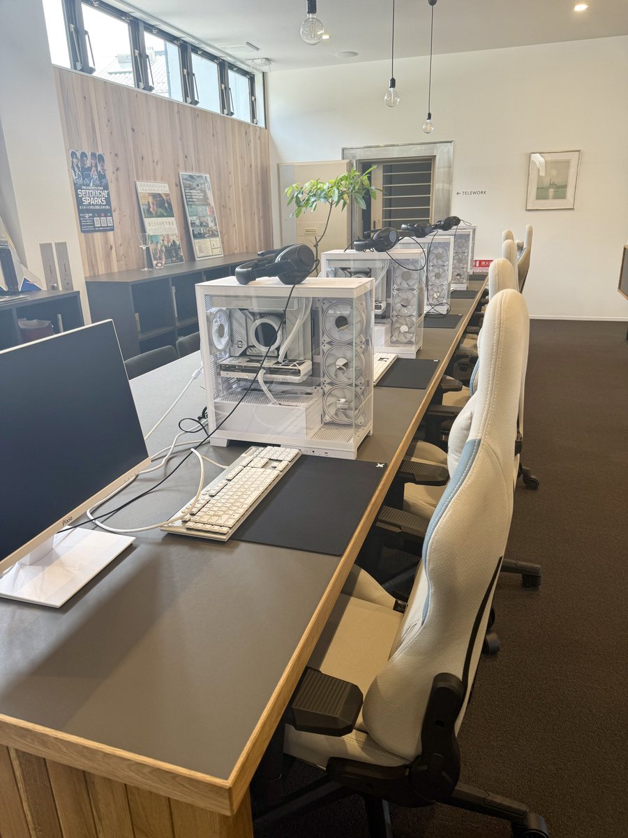 MeSC_x's tweet image. 今月から真庭eスポーツクラブのアンバサダーに就任したルオンです
今日は真庭eスポーツクラブを開催している修徳館の施設の紹介です
最新のゲーミングPCで快適にゲームもプレイできて本や会議室などもあり様々な用途で使用できます!これからは僕もここでゲームをするので是非きてね!
#真庭 #eスポーツ
