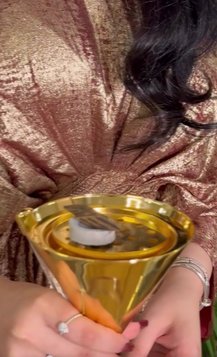 Took___'s tweet image. وتَبقىَ الكِتآبہ دوآء كُلَ شَخص كَتوُم
.
.
🖐️سلام