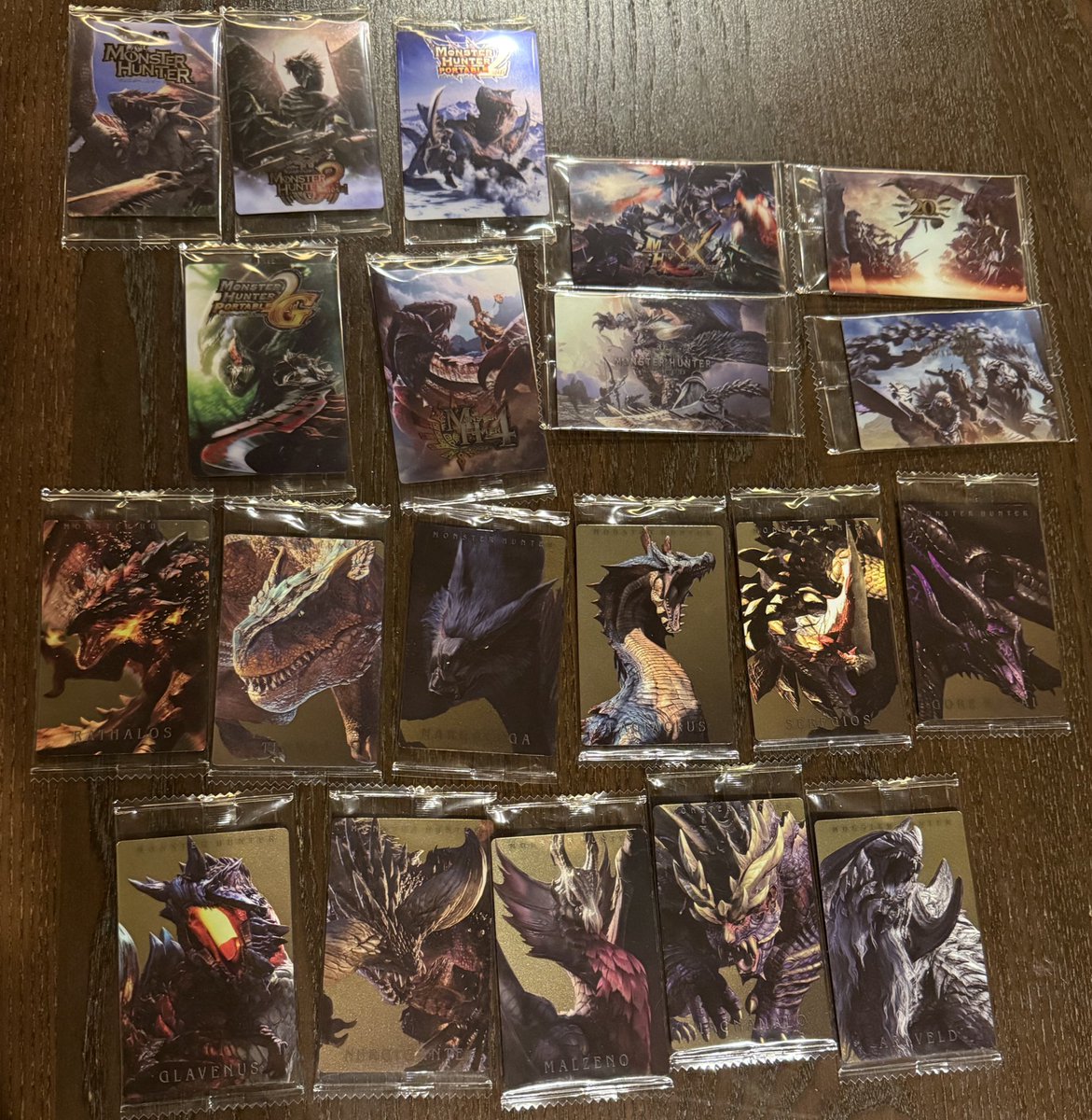 comiyam's tweet photo. 先日、最後の一個を開けました。
ワイルズでした✨
これで箱買いしたウエハース全て開けて美味しくいただきました。
まだまだ出てないのありますね…
#モンハンワイルズ 
#MHWilds 
#MH20th 
#MH3rd 
#バンダイ https://t.co/eLpUIUUx7U
