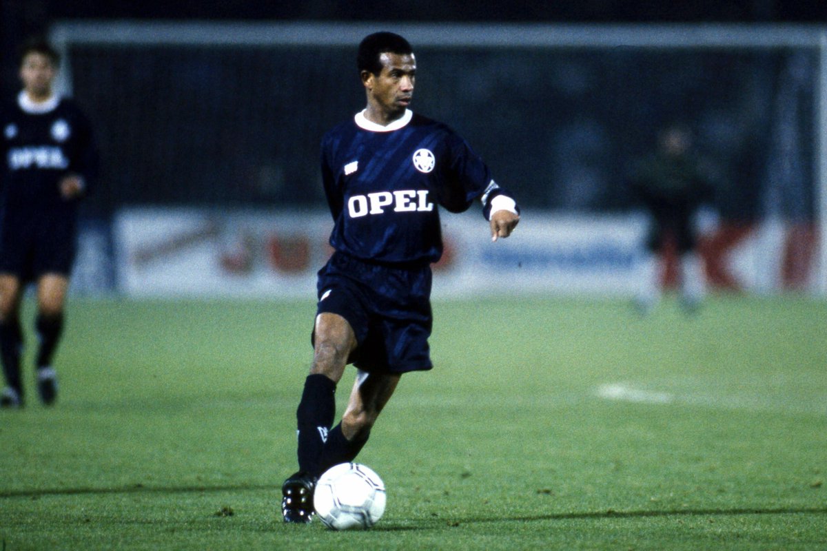 Jérôme Gnako : "Je sors tout seul, avec le survêt des Girondins, et il y avait 30000 personnes… Là, la moitié du stade m’applaudit. Ils m’ont tous pris pour Jean Tigana"

A lire ici 👉 girondins4ever.com/?p=554839

#Girondins