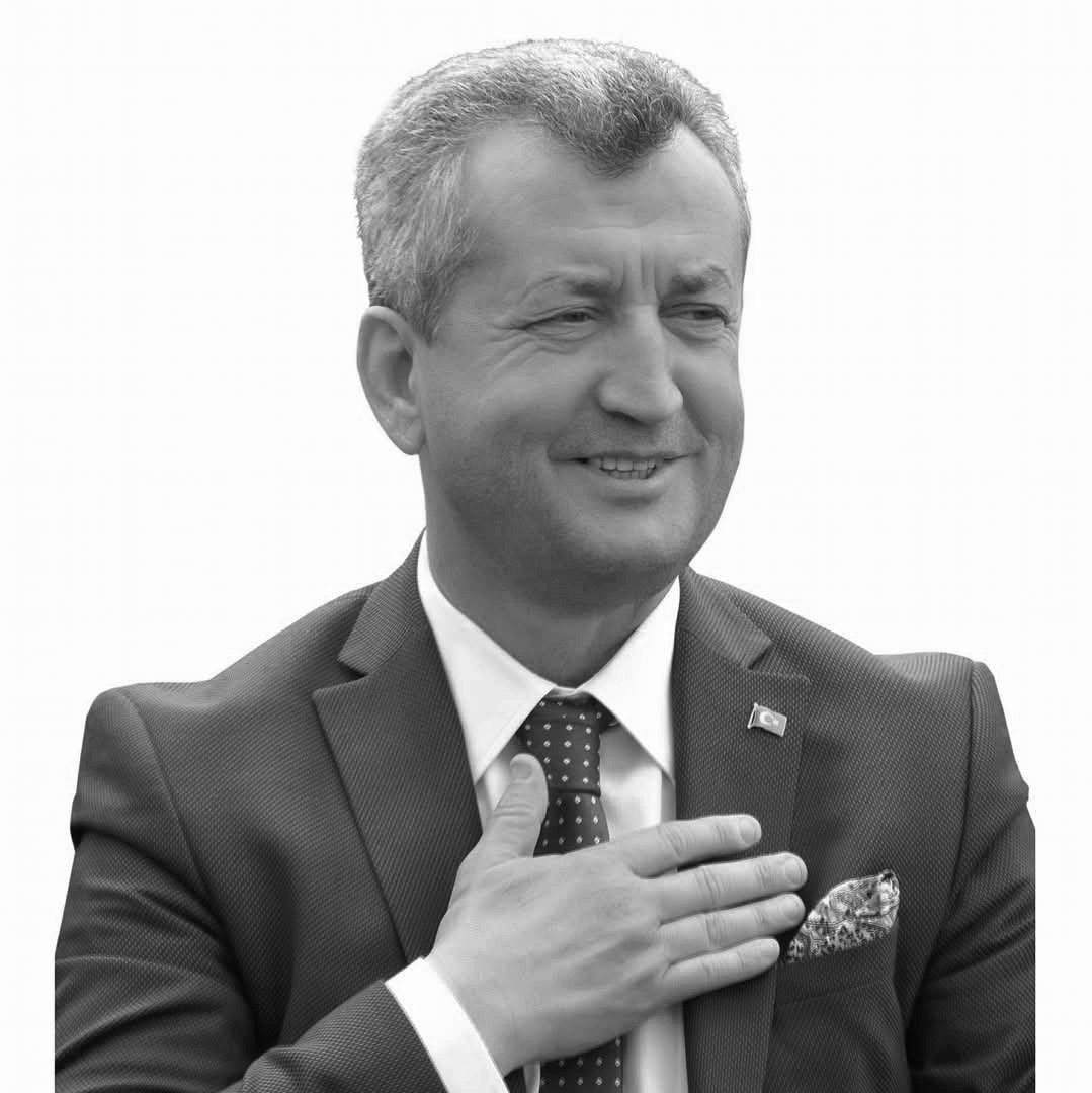 Menemen’e 20 yıl boyunca büyük bir özveriyle hizmet eden Menemen eski Belediye Başkanımız Tahir Şahin’in vefatını derin bir üzüntüyle öğrenmiş bulunuyorum.

Tahir Başkanımıza Allah’tan rahmet, ailesine, yakınlarına ve tüm sevenlerine başsağlığı ve sabır diliyorum.