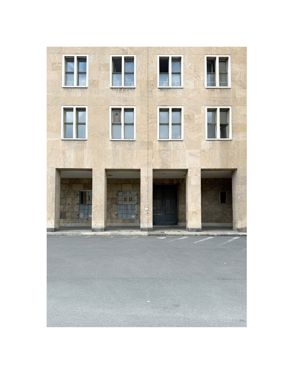 robinrichmond_1's tweet photo. #flughafen #tempelhof #zentralflughafen #schöneberg #tempelhoferFeld #deutschelufthansa #lufthansa #ernstsagebiel #u6 #ubahn #berlin #Americansector #blockade #luftbrücke #BerlinAirlift #PanAm #AirFrance #BEA #ABBFormulaE #ePrix https://t.co/XbsnfvyTPe