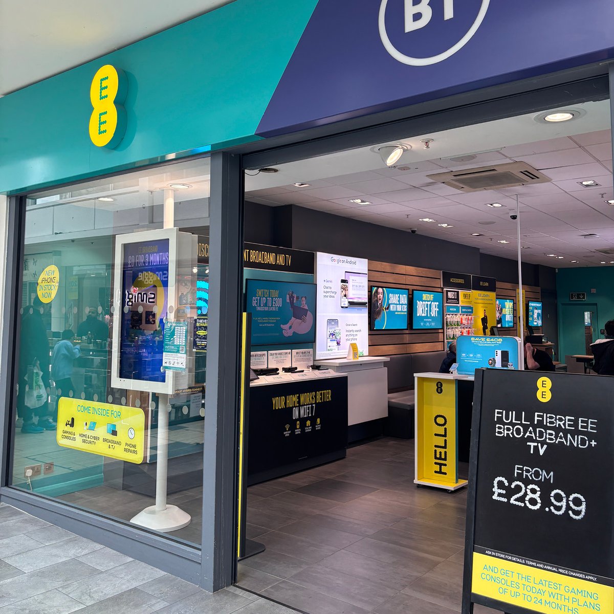 📱 Need tech advice? Talk to the experts at EE!
Whether you're choosing a new phone, sorting your broadband, or have questions about your current plan, the team at EE County Square is here to help.

#EEExperts #TechAdvice #CountySquareAshford #StayConnected