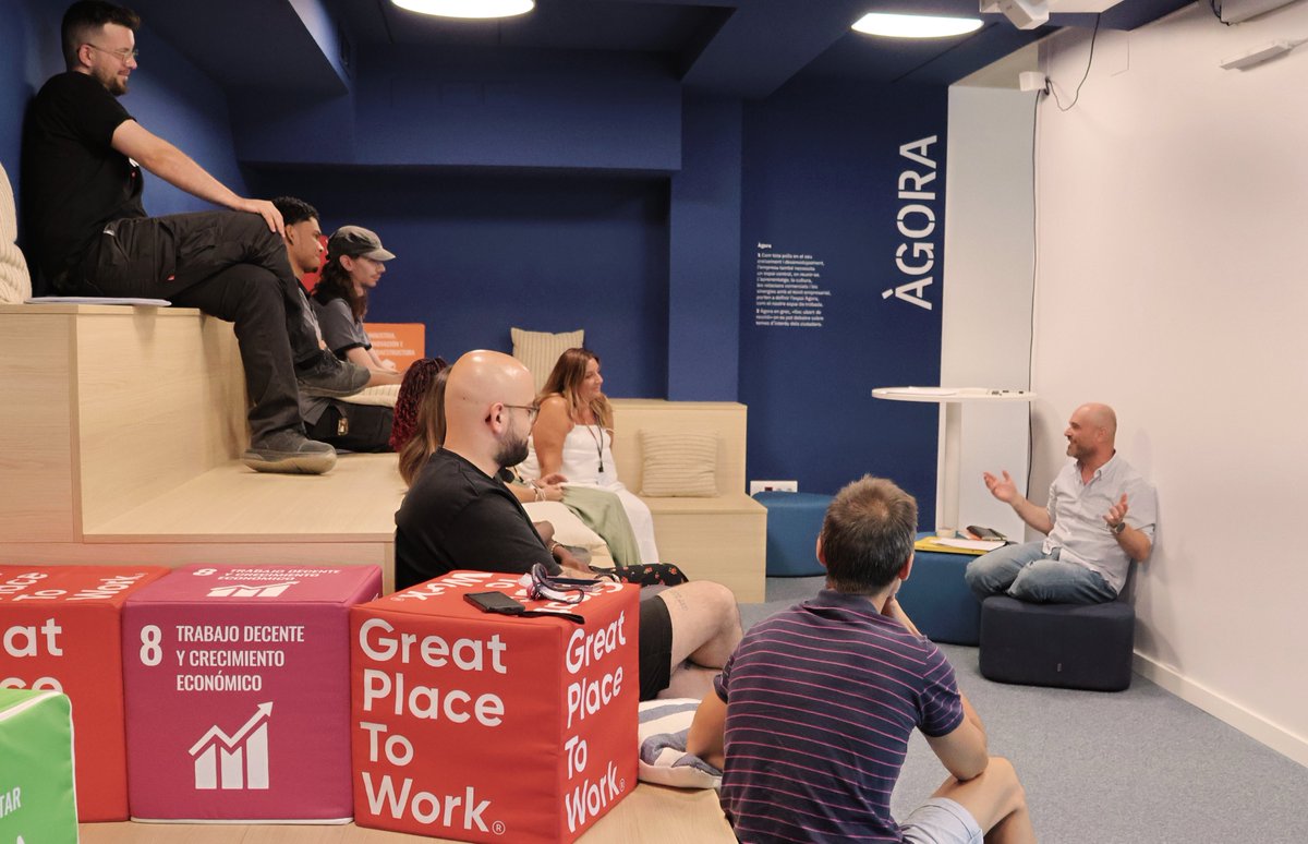 Creiem en la formació contínua com a motor d'evolució personal i professional.

Per continuar potenciant el nostre creixement com a equip, hem sumat noves sessions formatives en estils comunicatius i treball en equip de la mà de CocoTrainers.

Gràcies per compartir amb nosaltres!