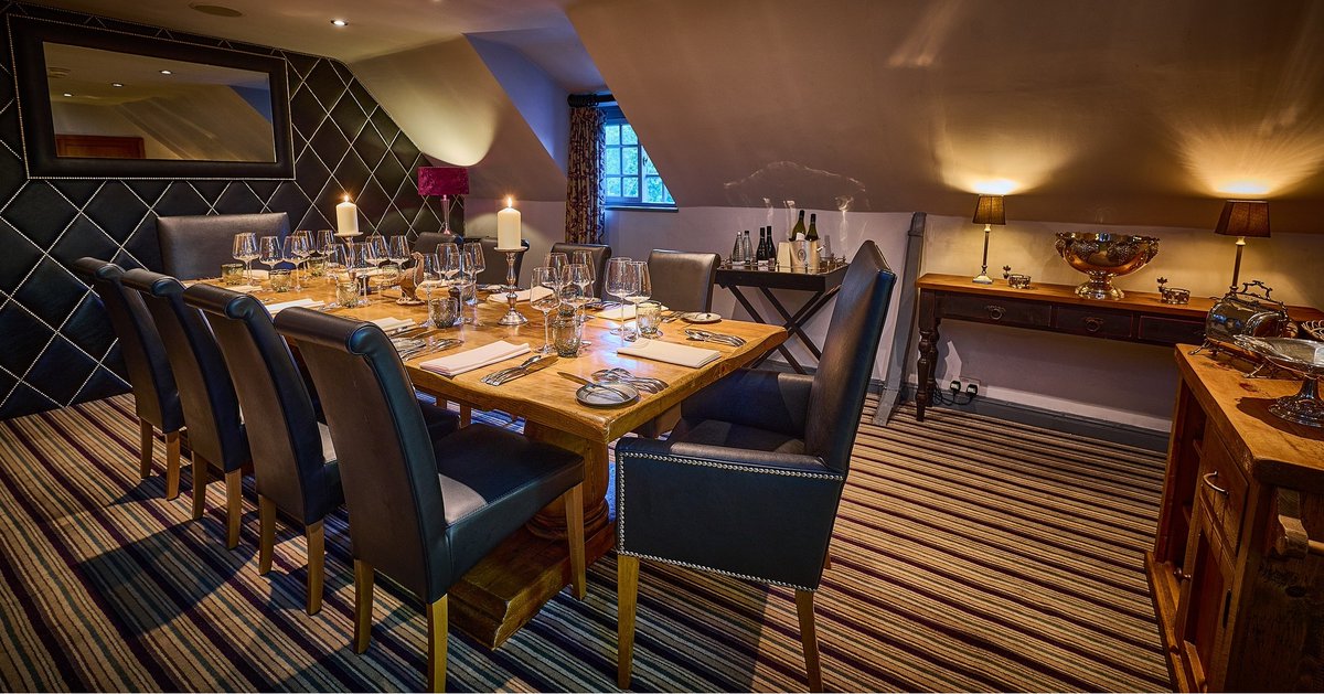 Looking for somewhere truly special to celebrate?
Begin your experience with bubbles and canapés in the Chefs’ Library, before moving into the elegant Hotham Room. Also available for relaxed Sunday lunches, offering a relaxed, private space to enjoy the perfect get together.