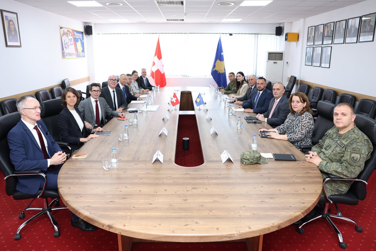 Today I was pleased to welcome the 🇨🇭Minister of Defence, Martin Pfister. We discussed the strong ties between our countries, emphasizing 🇽🇰's influential diaspora in Switzerland. I thanked him for the ongoing support &amp; investments &amp; spoke about future defense cooperation.
🇽🇰🤝🇨🇭