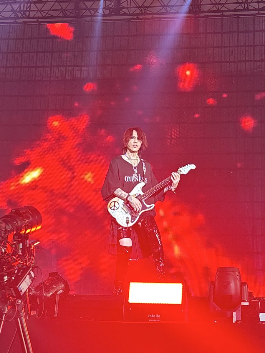 ❤️SUGIZOさん❤️
✨🎂happy birthday✨

いつまでも宇宙的にかっこよくてしなやかでうつくしいお方✨

(骨折してる手で無理矢理しようとした、あー。ちゃん<a href="/a_sama_sgz/">あー。</a> による介護🖖🏻を添えて…)