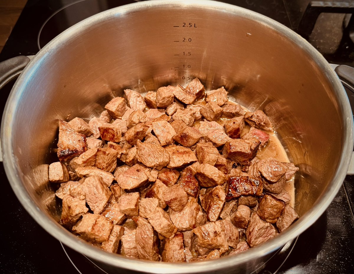 Josko sitä näin sadepäivänä sitten hirvisopan tekoon 👌