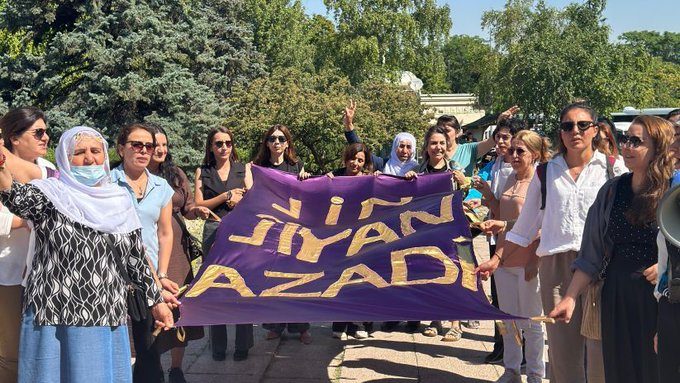 tjamerkezj (@tjamerkezj) on Twitter photo Jinên ji gelek bajarên Kurdistan û Tirkiyeyê li Enqerê ji bo "Meşa Aştiyê" hatin cem hev.
Em ê bi ruhê felsefeya "Jin Jîyan Azadî" aştîyeke mayîn de pêk bînin û civaka demokratîk ava bikin.
<a href="/inisiyatif2025/">Barışa İhtiyacım Var Kadın İnisiyatifi</a> Jinên ji gelek bajarên Kurdistan û Tirkiyeyê li Enqerê ji bo "Meşa Aştiyê" hatin cem hev.
Em ê bi ruhê felsefeya "Jin Jîyan Azadî" aştîyeke mayîn de pêk bînin û civaka demokratîk ava bikin.
<a href="/inisiyatif2025/">Barışa İhtiyacım Var Kadın İnisiyatifi</a>