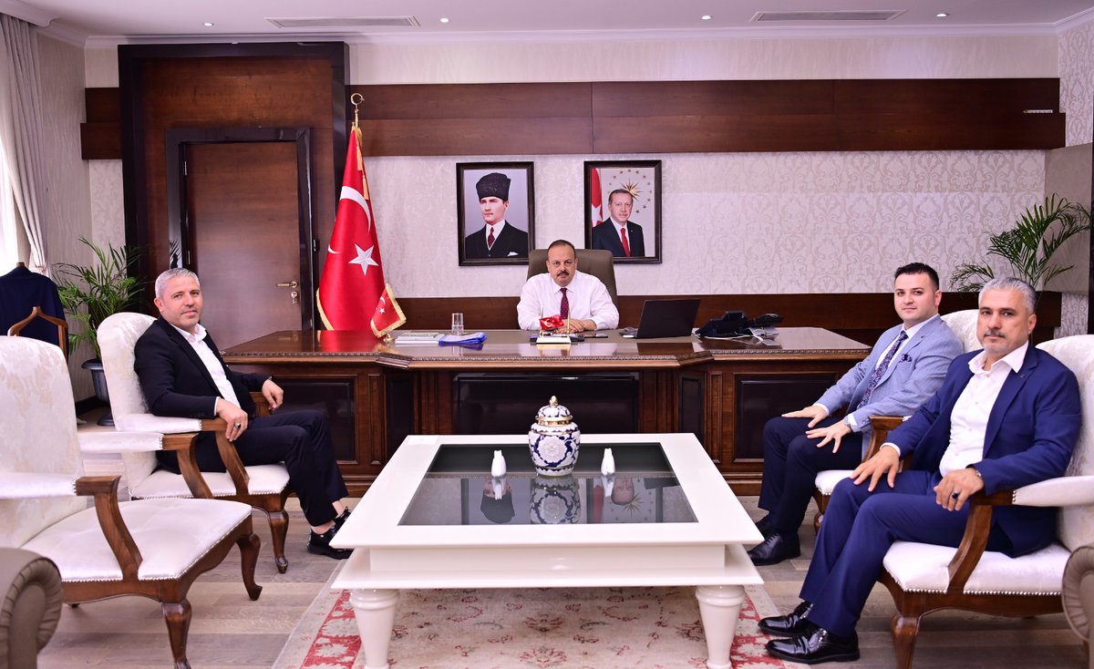 T.C. Aydın Valiliği (@aydinvaliligi) on Twitter photo İncirliova Doğu ve Güneydoğu Yardımlaşma ve Dayanışma Derneği Başkanı Taylan Boylu ve beraberindeki heyet,
Vali <a href="/YakupCanbolat/">Yakup CANBOLAT</a>'ı ziyaret etti. İncirliova Doğu ve Güneydoğu Yardımlaşma ve Dayanışma Derneği Başkanı Taylan Boylu ve beraberindeki heyet,
Vali <a href="/YakupCanbolat/">Yakup CANBOLAT</a>'ı ziyaret etti.