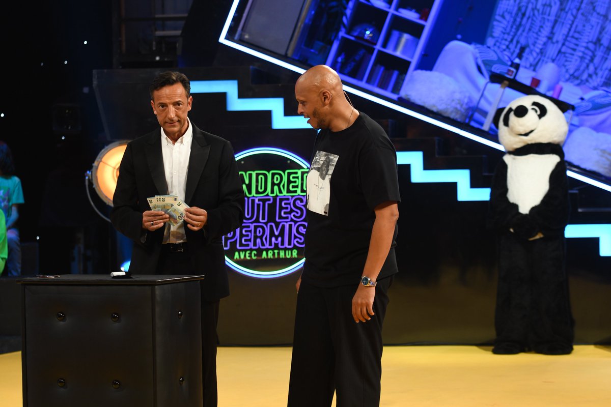 #VTEP (@vtep_tf1) on Twitter photo Vendredi tout sera permis avec <a href="/Arthur_Officiel/">Arthur_Officiel</a> et nos invités : <a href="/CamilleCerfOff/">CamilleCerf</a> <a href="/MaevaCouckeOff/">MaevaCouckeOff</a> #ChristopheLicata <a href="/TofBeaugrand/">christophe beaugrand</a> #Tareek #DavidAzria et <a href="/AntonioMagicien/">Antonio le Magicien</a> ! 🤩 Vendredi tout sera permis avec <a href="/Arthur_Officiel/">Arthur_Officiel</a> et nos invités : <a href="/CamilleCerfOff/">CamilleCerf</a> <a href="/MaevaCouckeOff/">MaevaCouckeOff</a> #ChristopheLicata <a href="/TofBeaugrand/">christophe beaugrand</a> #Tareek #DavidAzria et <a href="/AntonioMagicien/">Antonio le Magicien</a> ! 🤩