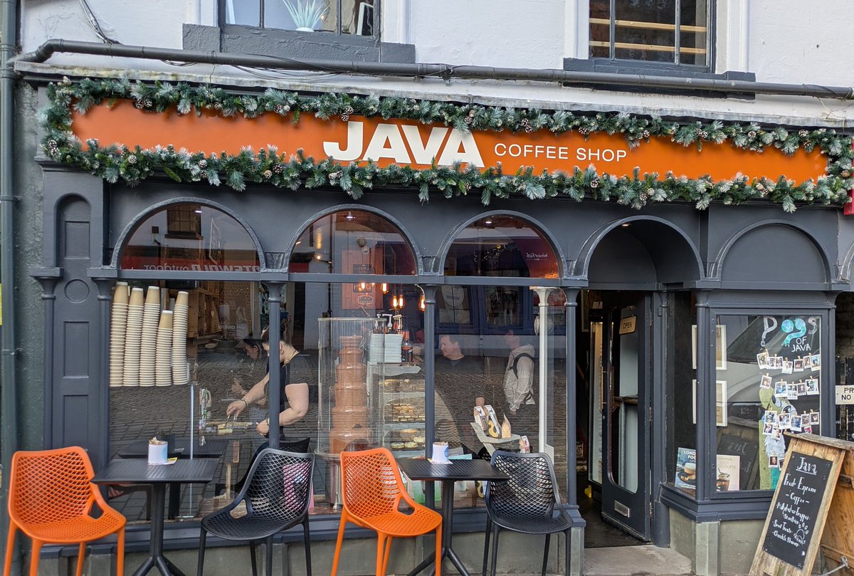 What a find in #Keswick a lovely #veganfriendly coffee shop called Java...plenty #Vegan sweet treats..This is the coffee caramel slice... Blooming awesome 😋👌🌻🌱👍♥️