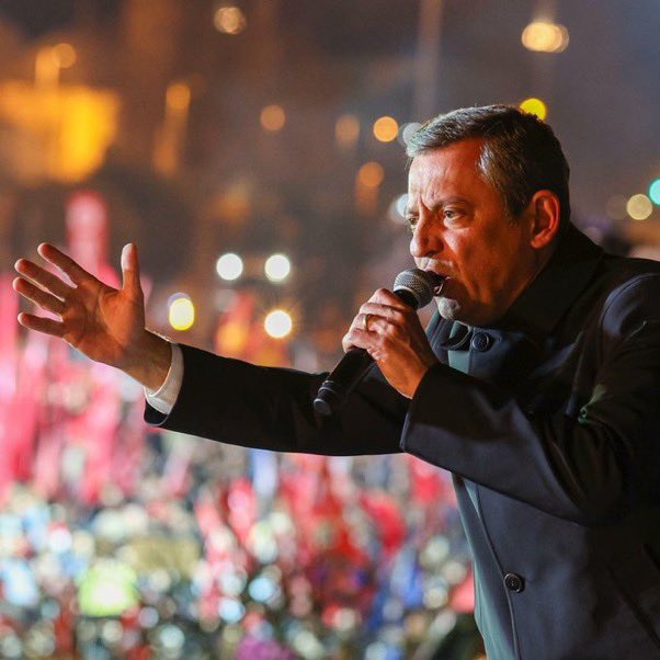 Devlet Bahçeli: (Özgür Özel’in sokağa davet açıklamaları hk.)  “Sokak sokak gez de boyunun ölçüsünü alalım.”