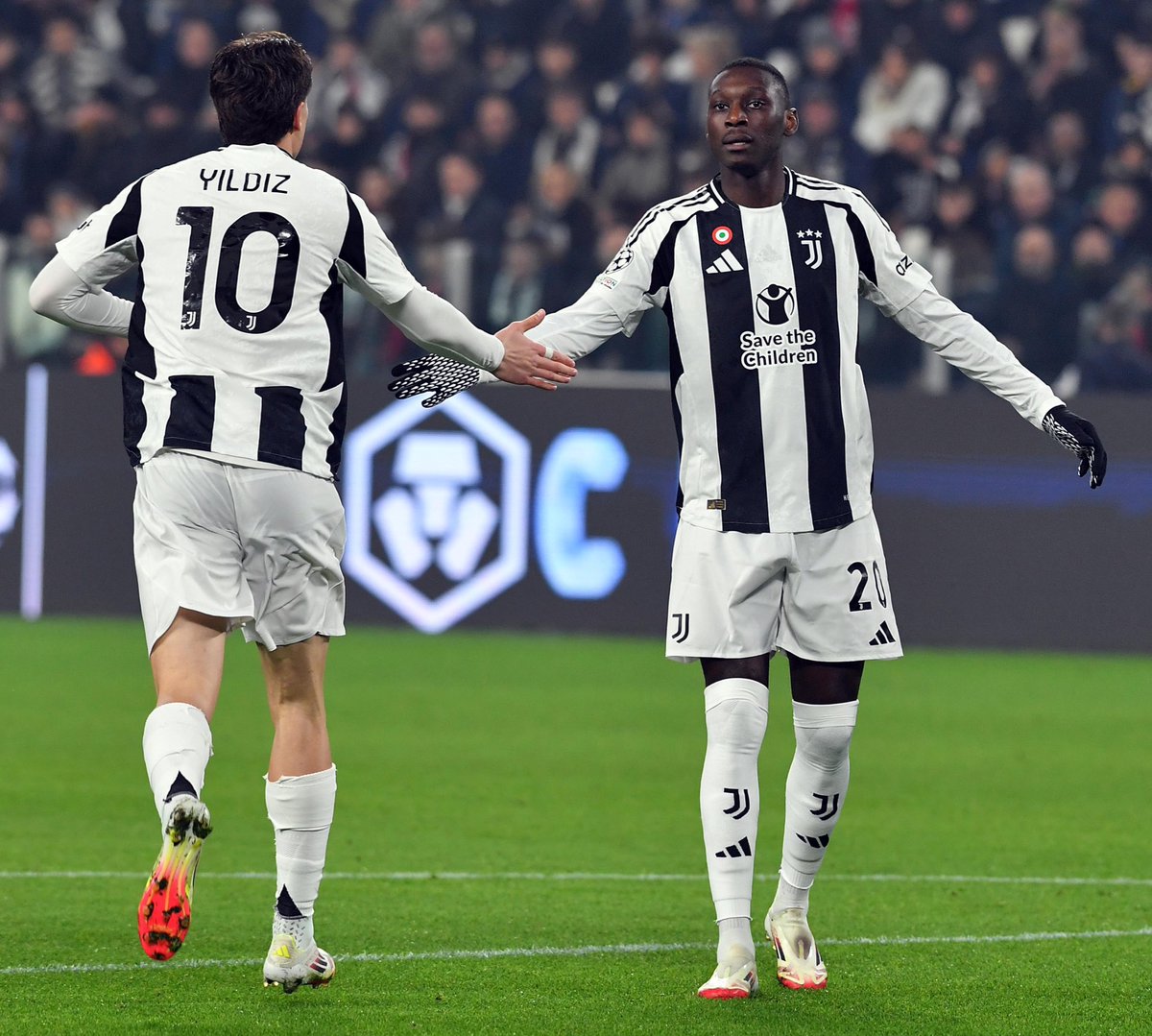 Transfer News Live (@deadlinedaylive) on Twitter photo 🚨 PSG are demanding north of €50M to sell Randal Kolo Muani, which is too expensive for Juventus. 🇫🇷🤑
(Source: <a href="/repubblica/">Repubblica</a>) 🚨 PSG are demanding north of €50M to sell Randal Kolo Muani, which is too expensive for Juventus. 🇫🇷🤑
(Source: <a href="/repubblica/">Repubblica</a>)