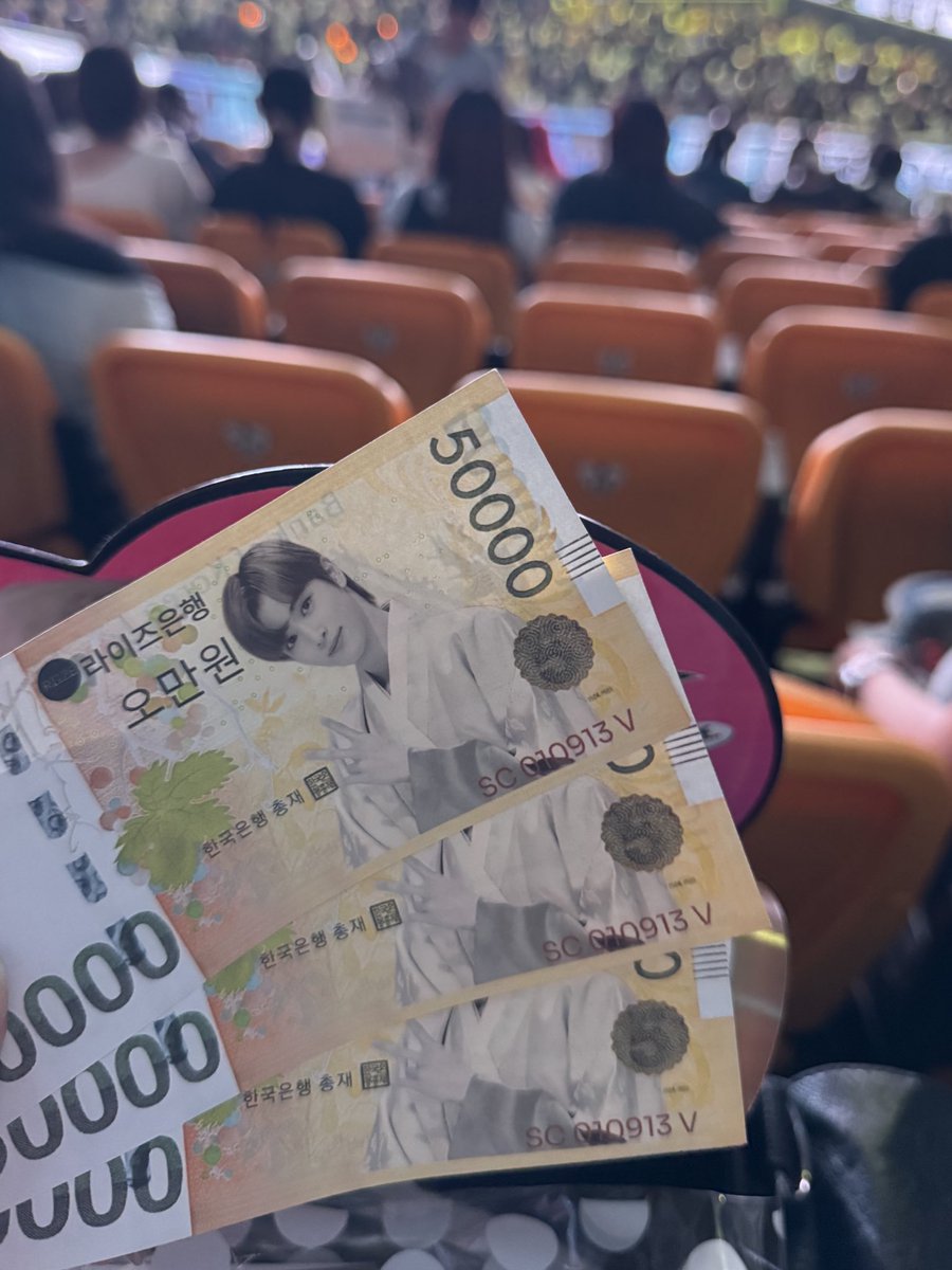 옆자리 중국웅니한테 돈받앗어요