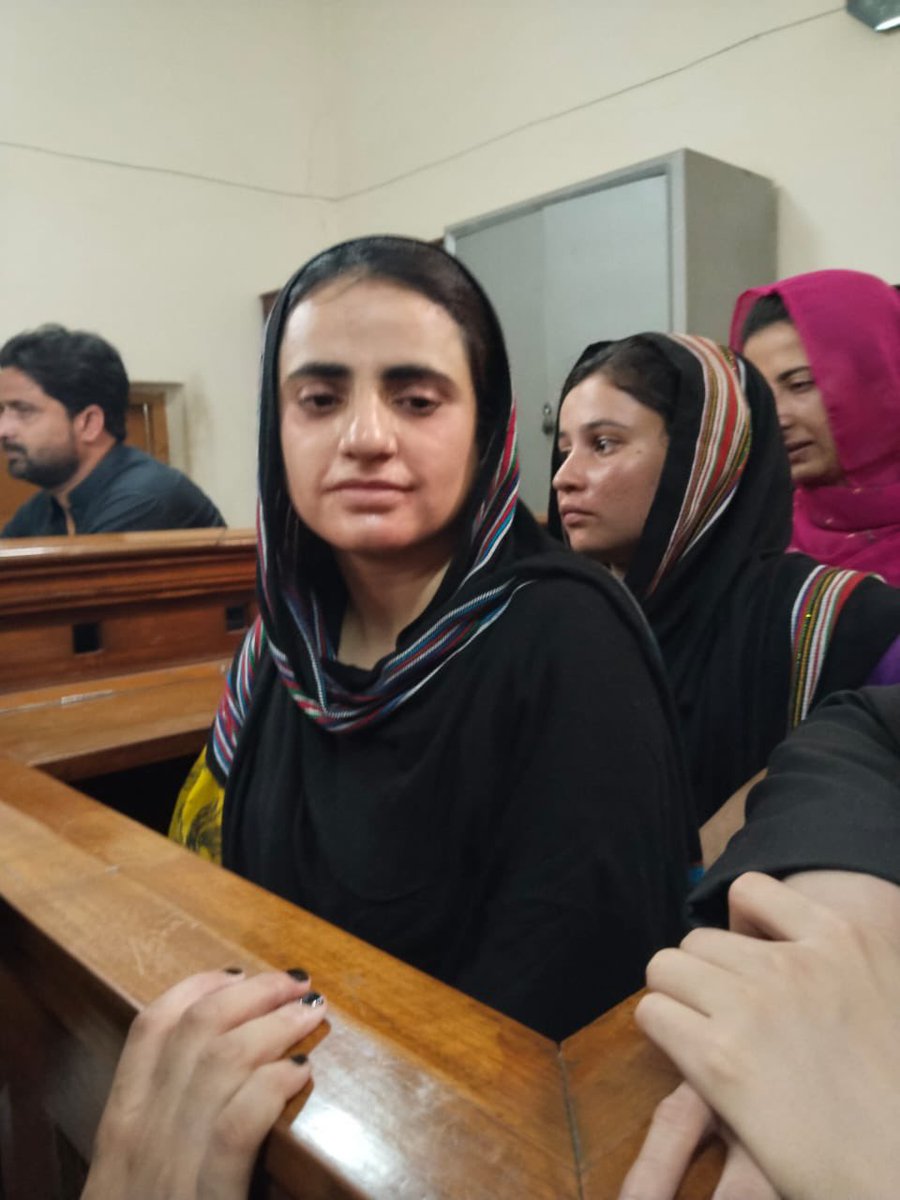 ماؤں بہنوں بیٹیوں کو بازاروں میں عدالتوں میں چکر لگانا مرے ہوئے یزید کی سنت ہے۔!!!
<a href="/MahrangBaloch_/">Mahrang Baloch</a>
#پلان_دو_تحریک_چلاؤ