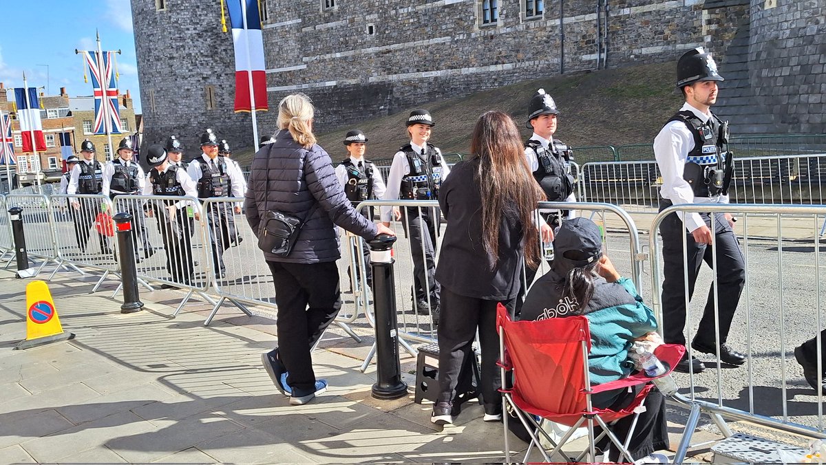 "Welcome Président Macron"
Le Président de la République et Brigitte Macron sont attendus à midi (heure locale) par Leurs Majestés le Roi Charles III et la Reine Camilla au château de Windsor.