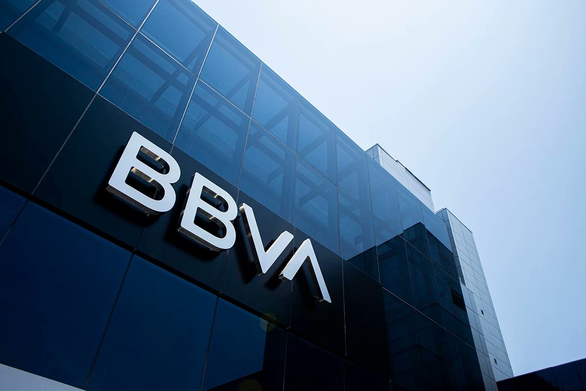 🇪🇸 BBVA apre le porte a Bitcoin: compravendita per tutti i clienti in Spagna

BBVA lancia in Spagna il servizio di trading e custodia di bitcoin ed ether, accessibile a tutti i clienti maggiorenni direttamente dall’app mobile.

La banca gestirà internamente la custodia degli