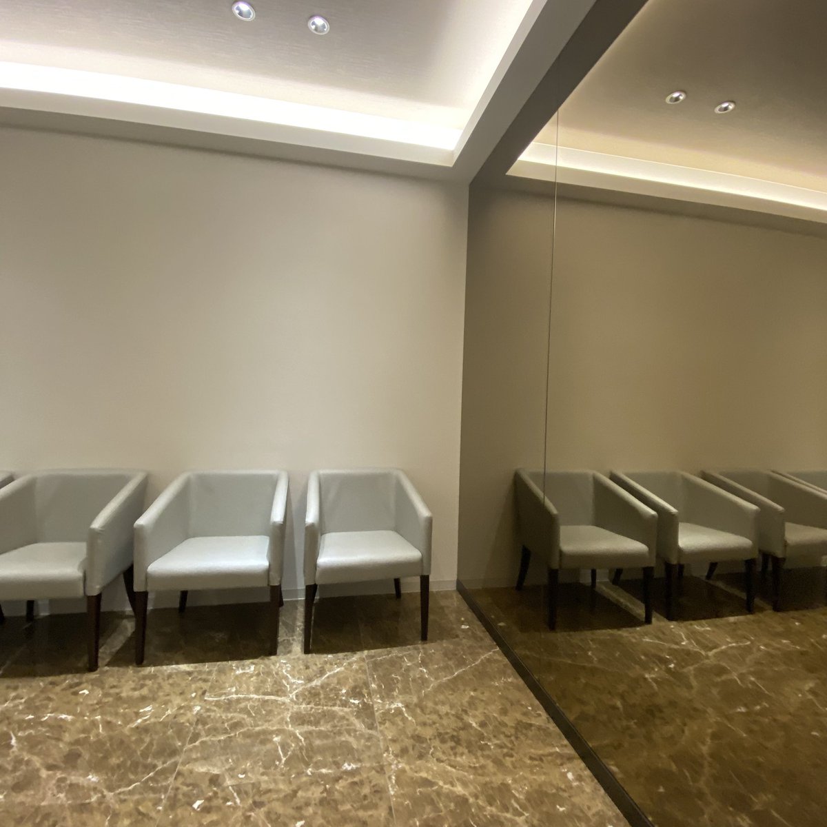 本日はインプラントのメンテナンス🚶‍♂️保証期間8年間3ヶ月毎にクリーニング🦷