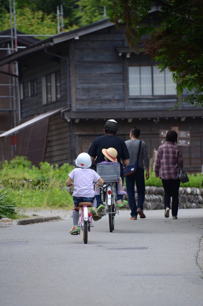 🛖🧡 Shirakawa-go, a UNESCO World Heritage site, is a major draw in the Japanese Alps. 

While often pictured under a blanket of winter snow, it's equally stunning in summer.

𝙍𝙚𝙖𝙙𝙮 𝙛𝙤𝙧 𝙮𝙤𝙪𝙧 𝙫𝙞𝙨𝙞𝙩? 😉