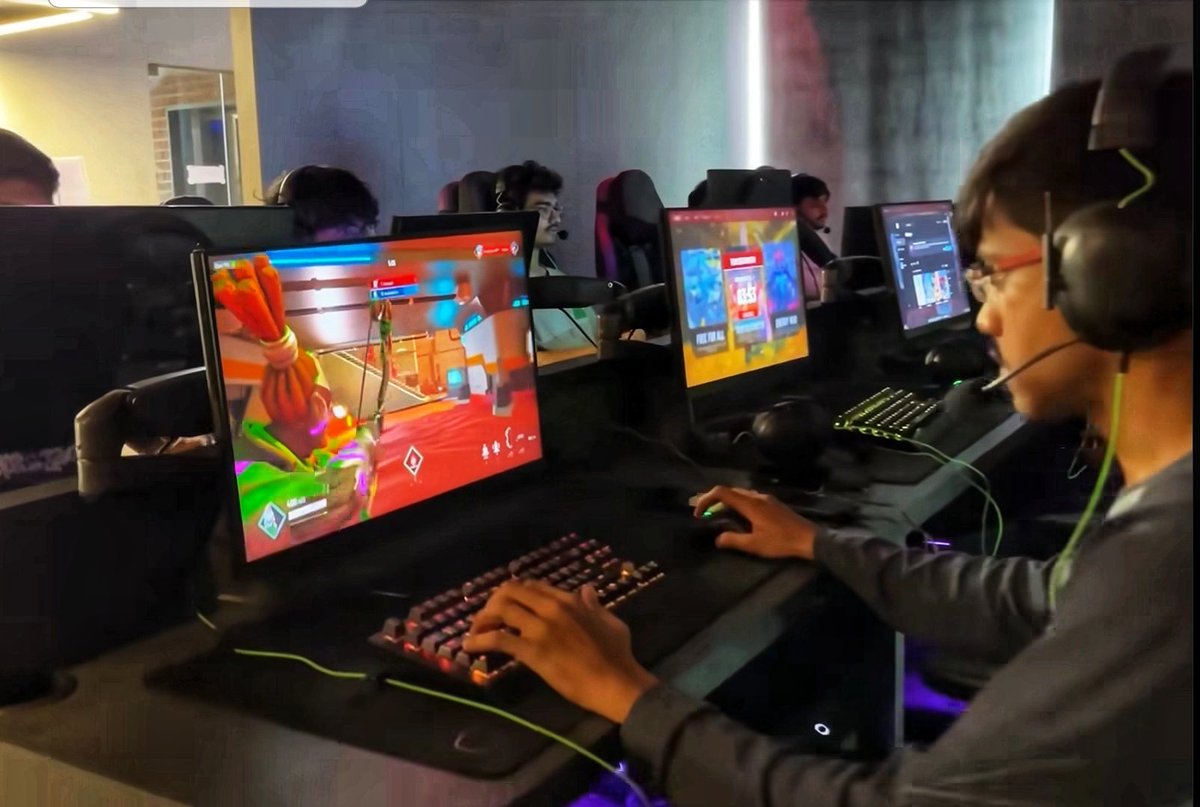 Web3Alterego's tweet image. tried @BloodLoopGAME 🔫but @playoffthegrid 🏆 still has our 💙
At 📍@AvaxTeam1 Game Night: Vadodara 🌳
Web3 Gaming Adoption powered by @GamingOnAvax 🚀 at yours truly @Web3Vadodara
Kudos to @apexia_club & @Wagmi_Tribe for pulling this off🙌