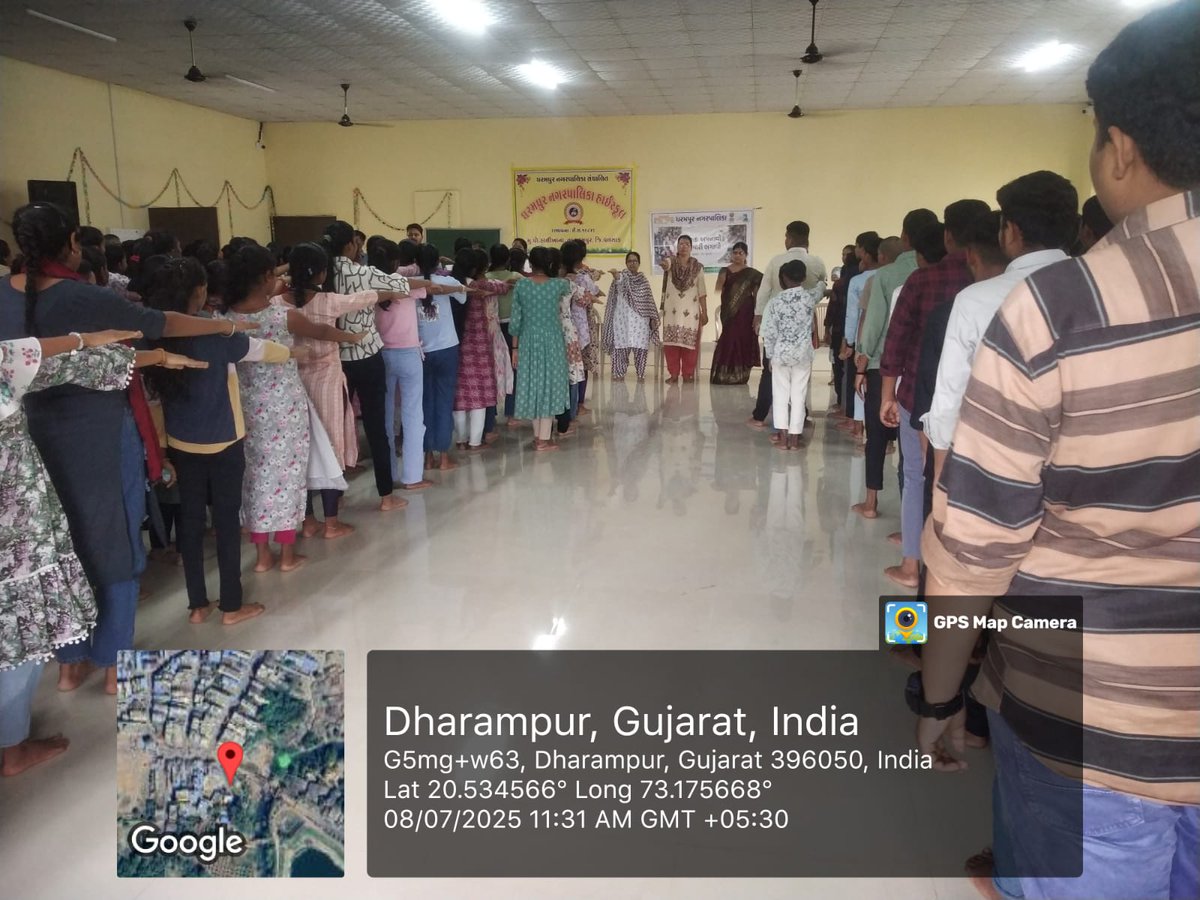 DharampurNP's tweet photo. ધરમપુર નગરપાલિકા દ્વારા તા. ૧ જુલાઈ થી તા. ૩૧ જુલાઈ ૨૦૨૫ સુધી “સ્વચ્છતા અપનાવો, બીમારી ભગાવો” કેમ્પેન અંતર્ગત આજરોજ તા.૦૮-૦૭-૨૦૨૫ ના દિને નગરપાલિકા સંચાલિત D.N.P હાઇસ્કુલમાં વિદ્યાર્થિઓને સ્વચ્છતાના ૬ મંત્ર, સ્વચ્છતા એપ અને કચરાના વર્ગીકરણ વિશે સમજણ આપવામાં આવી.
#swachhata #SABB https://t.co/cLSbcHiwah