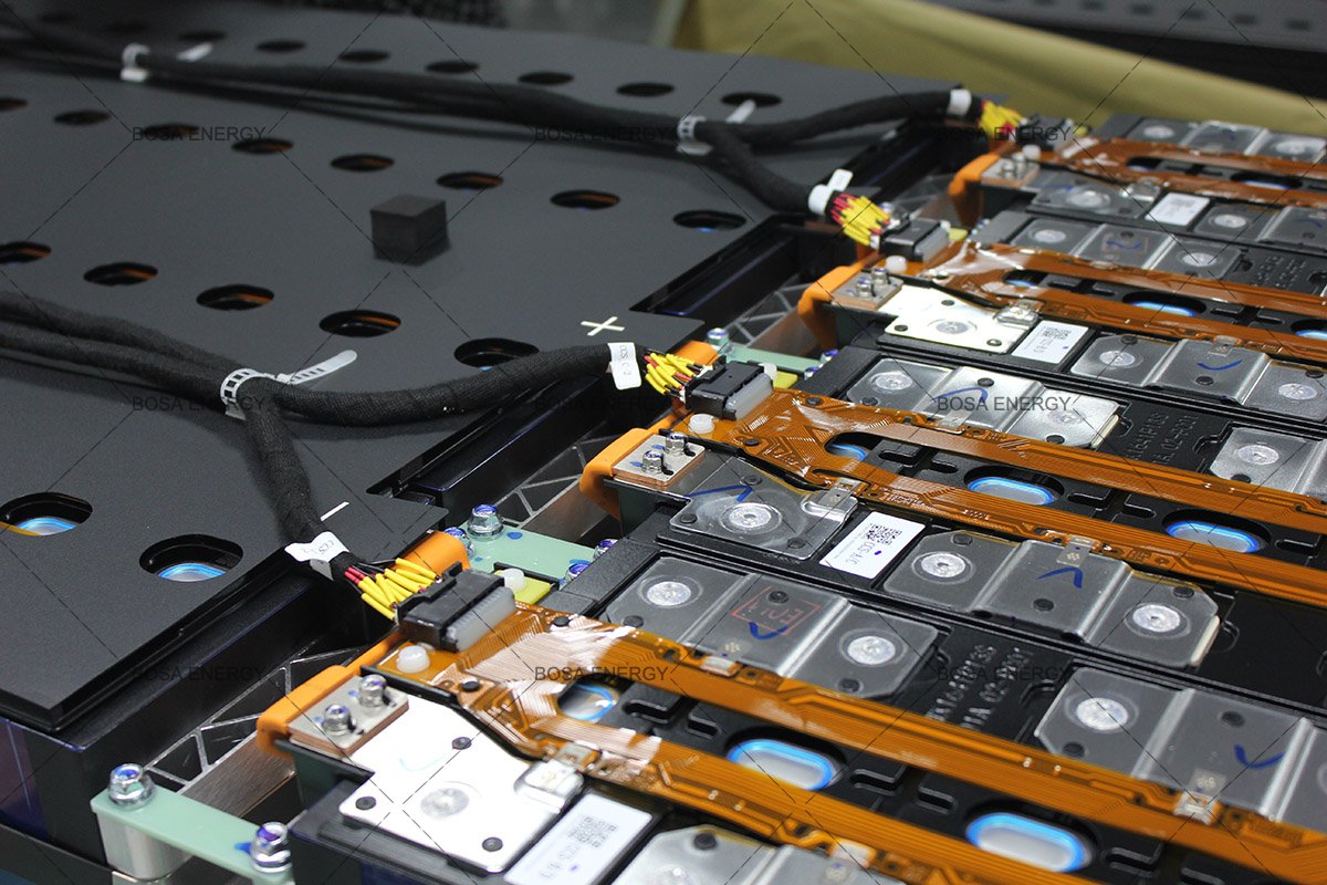 BellaBosa's tweet photo. Witness the birth of 333V, 115Kwh energy storage battery packs!
20+ processes are fully controlled throughout the entire process.
Contact:
https://t.co/lqIyO2ufDm
info@bosaenergy.cn 
#lithiumbattery #lfp #batteryfactory #batterysupplier #batterypack #liquidcooling #energystorage https://t.co/PR1UTCU5Sa