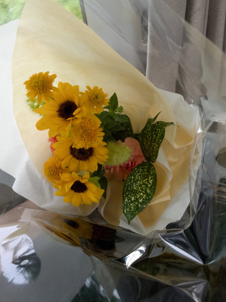 723natsumi_okmt's tweet photo. 先日、一つ作品クランクアップしました🌻
またおしらせします🌻 https://t.co/bHtIg9zBf8