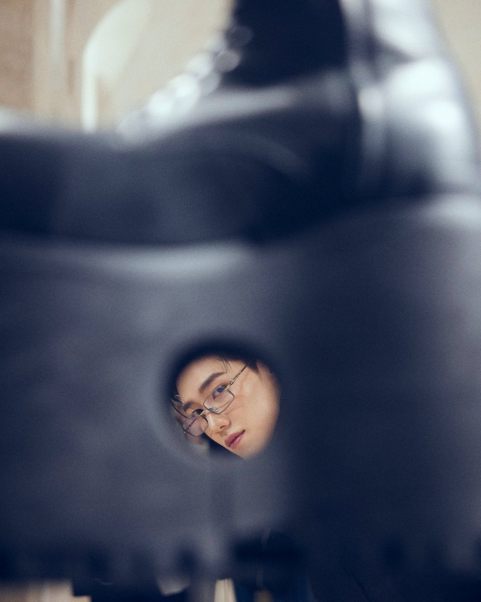 Balenciaga immersion 🗝️〰️
#PPKritTakesParis2025 #BalenciagaxPPKrit #Balenciaga #PPKritt

PP KRIT X BALENCIAGA COUTURE 54

แบรนด์แอมบาสเดอร์คนสำคัญของ Balenciaga 'พีพี กฤษฏ์ อำนวยเดชกร' ปรากฏตัวที่นิทรรศการ Balenciaga by Demna ซึ่งจัดขึ้น ณ สำนักงานใหญ่ของ Kering