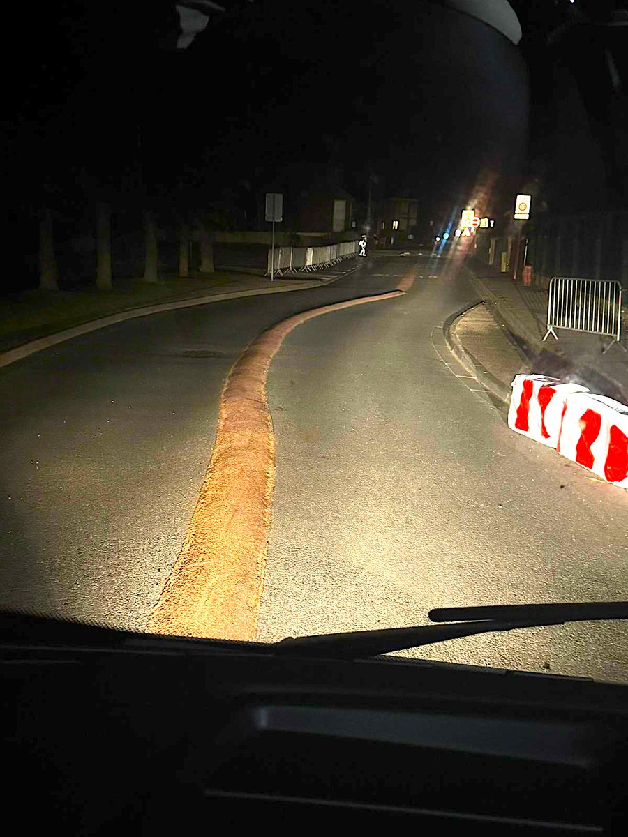 #TDF2025

Dear riders, the last 50km of Stage 4 are basically a Tour de Obstacle: 
narrow roads, road furniture, speed bumps en lane squeezes.

Ride smart. Stay upright. This isn’t Mario Kart!

Follow stage 4 on PCS LIVE STATS #WhereElse

procyclingstats.com/race/tour-de-f…