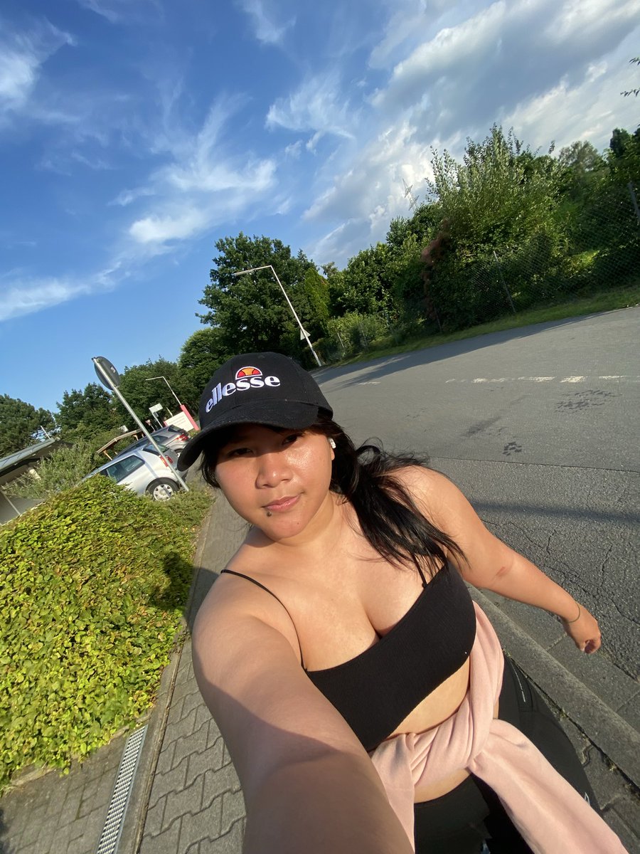 phivalue's tweet image. Wooow ga nyangka cuman hobi Jalan kaki tapi bisa merubah physique se lumayan ini 🥺😛