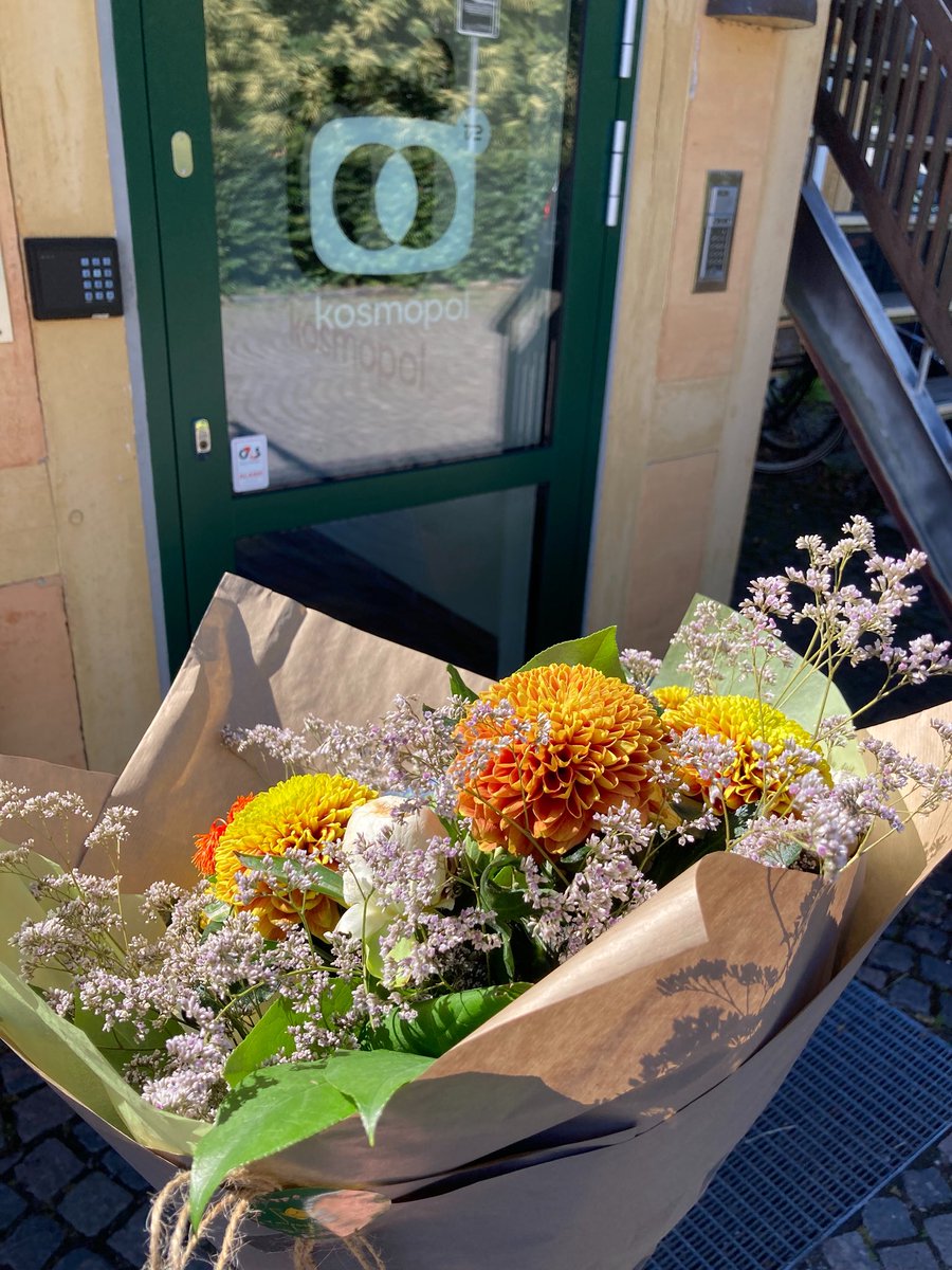 alexanderwlore1's tweet image. JOBNYT 
Jeg er startet som nyhedsredaktør på @tv2kosmopol, hvor jeg også skal være KV25 redaktør. Det bliver udfordrende på den sjove måde. Gode tips og tricks til allo@tv2kosmopol.dk #dkmedier #dkpol