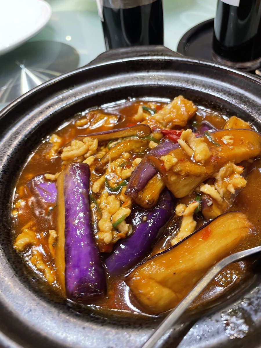 yoshida_parente's tweet photo. マレーシアDAY1🇲🇾ランチ
#DRAGON1 へ
小籠包からのチャーハン、ナスガーリック、ナス味噌ロースー
マレー系の中華ですな。
#コンタクト社長
#レンズアップル
#マレーシア
#ペナン https://t.co/hmXANCZhku