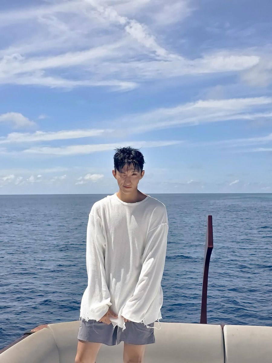 250708 Dokyeom’s IG Update #도겸 

“Maldives is nice◡̈”

I LOVE HIM SOOO MUCH