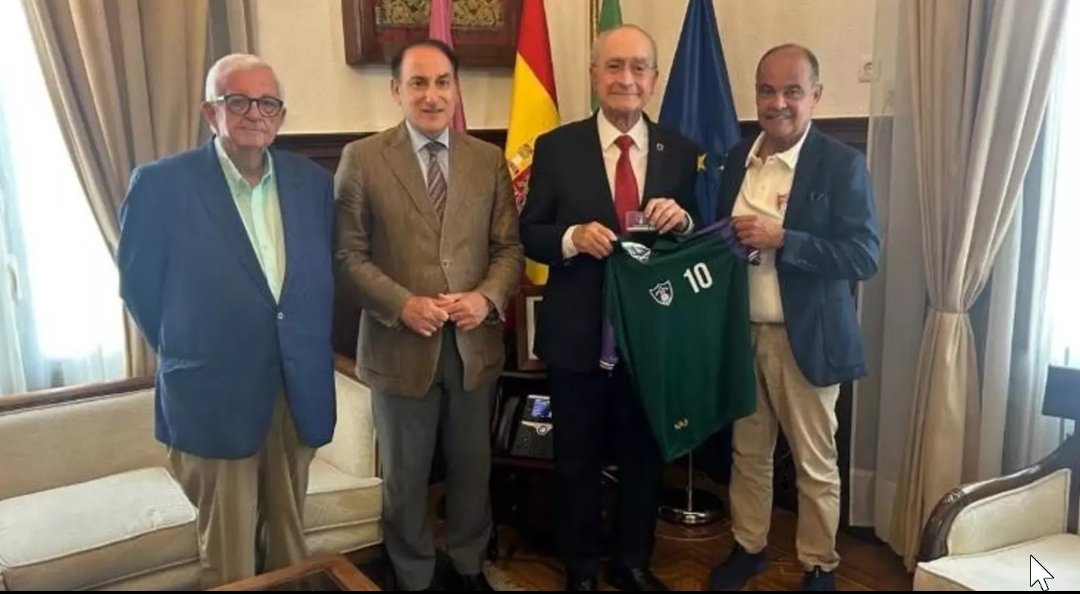 COMEPIPASFRENTE's tweet image. La foto de la vergüenza y la traición, ¿queréis dejar morir al @MalagaCF ?
Nos vais a tener al frente cueste lo que nos cueste defenderlo
EL @MalagaCF NO SE TOCA.
Los malaguistas exigimos el mundial como se nos prometió y queremos un estadio nuevo, no remodelar la Rosaleda.