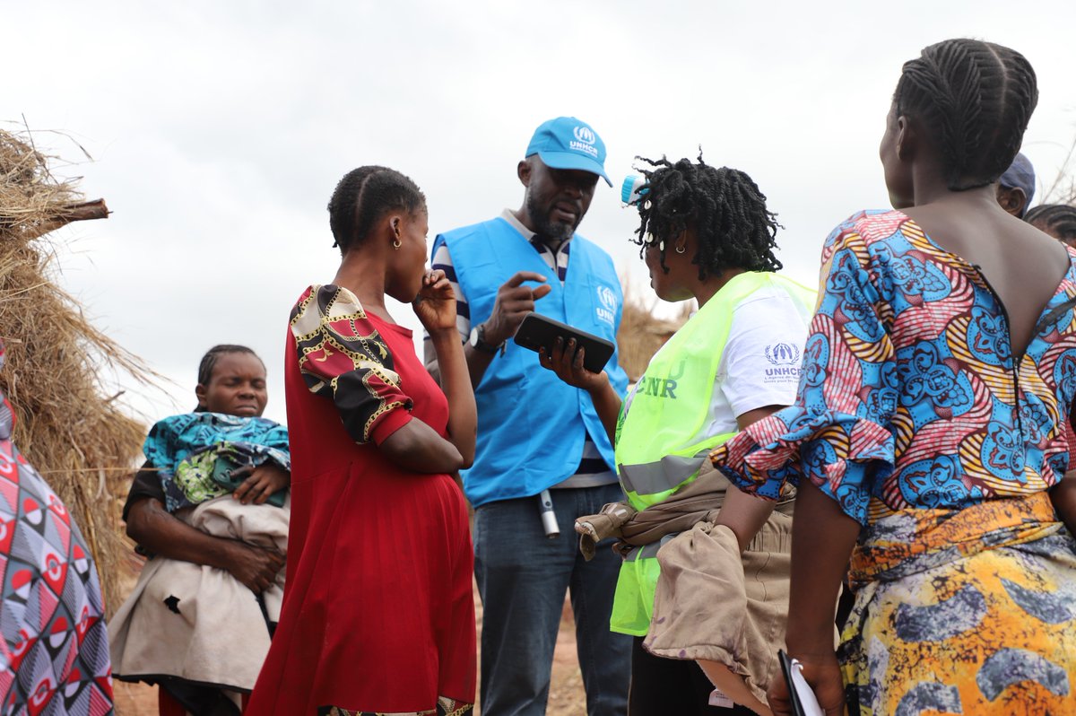 UNHCR_DRC's tweet photo. 📍Tanganyika🇨🇩
Le HCR et ses partenaires ont organisé une opération de fixing et d'enregistrement sur le site des déplacés internes de Katanika
2️⃣0️⃣8️⃣7️⃣menages sont arrivés en provenance de Bukavu &amp; Uvira
L'évaluation des besoins urgents permet de mieux planifier l'assistance https://t.co/QEpC2XKqFF