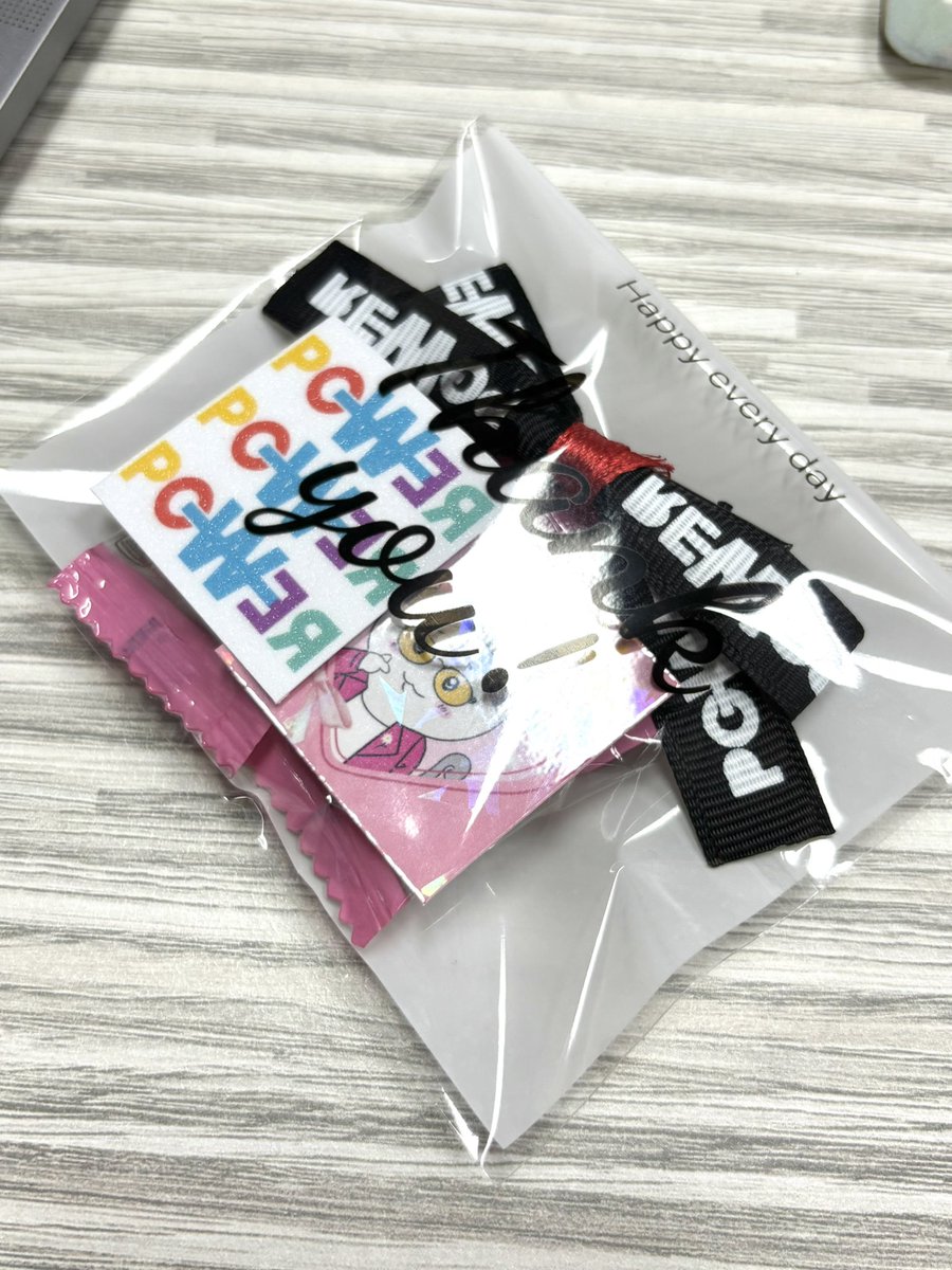 satorupatootie's tweet photo. Freebies Übermensch G-Dragon Jakarta Day 1 
by @satorupatootie

🐉 RT and likes are appreciated 💙
🐉 Please say hi if you see me
🐉 Please don’t throw them away if you get it and kindly tag me here ( ꈍ◡ꈍ)

#ÜbermenschinJakarta
#GDRAGONinJKT #GDRAGONinJAKARTA https://t.co/4IlZxQMzfZ