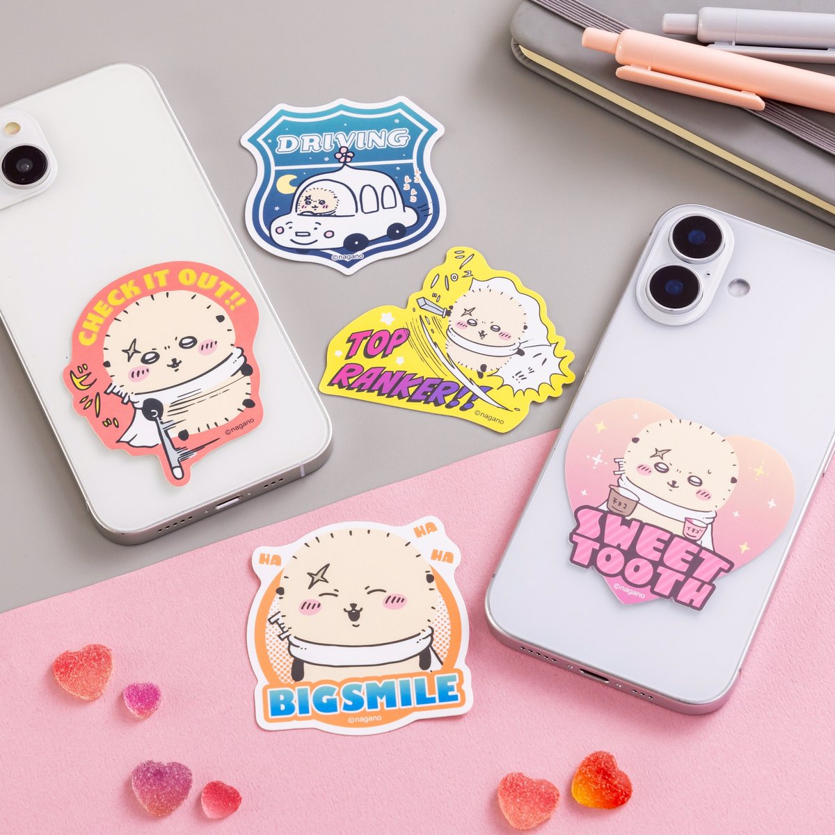 ＼新商品／

『ラッコのスマホに貼れるサイズのステッカー』
（TOP RANKER、SWEET TOOTH、DRIVING、BIGSMILE、CHECK IT OUT）

📝7月18日発売
・ちいかわマーケット（オンラインストア）
（chiikawamarket.jp）
・ちいかわらんど
（原宿店、大阪梅田店、福岡パルコ店、京都四条河原町店、TOKYO