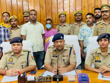 बहराइच में अविनाश पांडेय नाम का सीरियल रेपिस्ट पकड़ा गया। इसने एक महीने में चार बच्चियों से रेप किया। सभी बच्चियों की उम्र 5 से 8 साल के बीच थी। रात में सो रही बच्ची को उठाता उसे दूर ले जाकर रेप करता। पुलिस के सामने उसने अपना जुर्म कबूल लिया है।