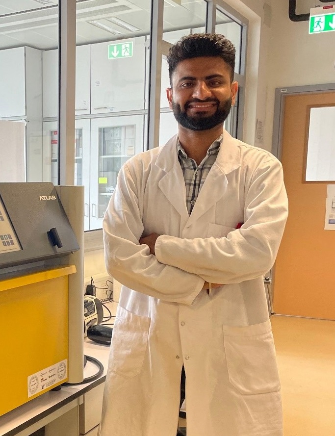 kemijski's tweet image. #TAKEOVER – Ta teden naš Instagram prevzema dr. Vaibhav Budhiraja, raziskovalec na Odseku za polimerno kemijo in tehnologijo. Raziskuje svet mikroplastike, drobnih delcev, ki jih najdemo skoraj povsod: v zraku, vodi in tleh. / This week, our Instagram is taken over by Dr. Vaibhav…