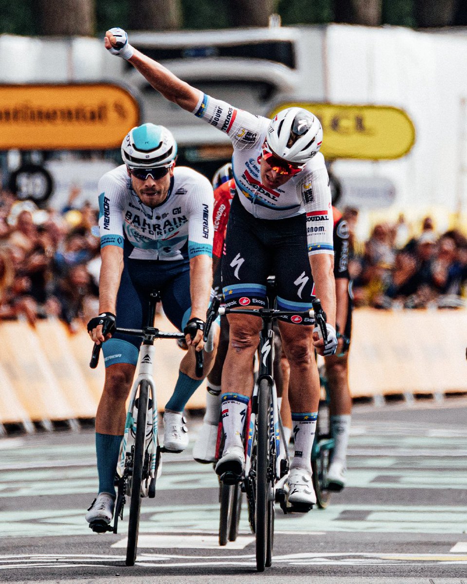 The speedy boys came out to play 🚀

Euro Champ Tim Merlier came out on top on the line in stage 3️⃣ yesterday. 

📸 SWpix.com