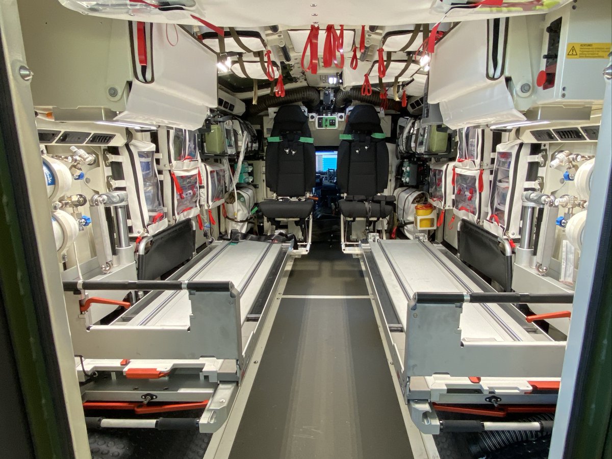 KdoMagazin's tweet image. Medic: General Dynamics European Land Systems (#GDELS) hat während der ILÜ San 2025 das neue mittlere geschützte Sanitätskraftfahrzeug #Eagle V 6×6 an die #Bundeswehr übergeben. Insgesamt sollen 80 mgSanKfz beschafft werden.