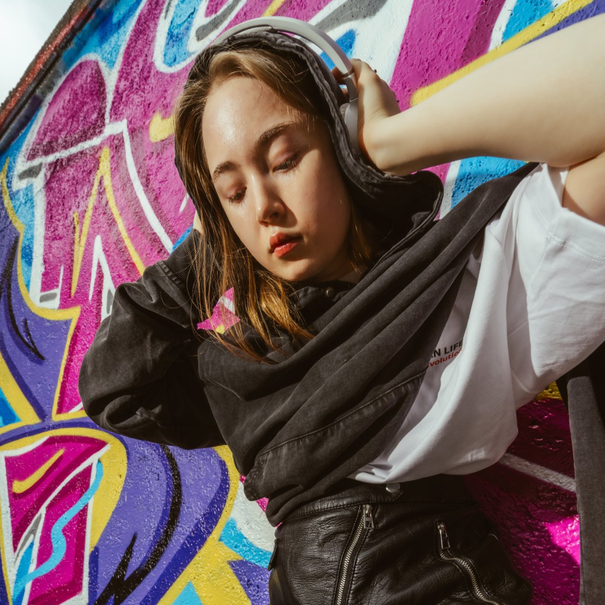 NE_Cltd's tweet photo. Elevate your street style! 🌟 Check out our exclusive collection that merges culture and creativity. Don’t miss out on the freshest looks! 👟✨ Visit us at https://t.co/NpjD03tr4Z #StreetStyle #FashionTrends #NolimitsEvolution https://t.co/a307v79Ik4