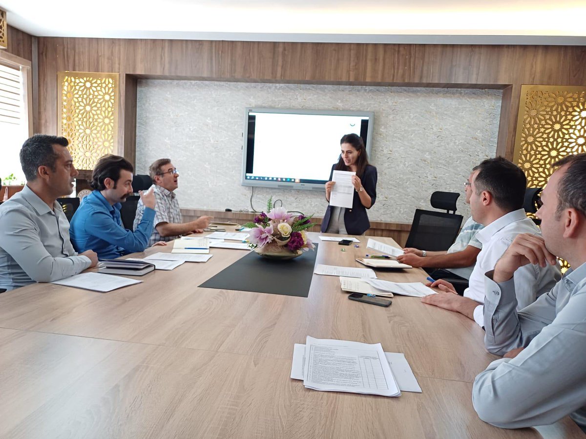 Eğitim Müffettişleri Başkanlığınca ‘’Öğretmenlerin sınıf içi etkinlikleri ve öğretim faaliyetlerinin izlenmesi değerlendirilmesi ve geliştirilmesi modeli’’ tanıtım toplantısı Müdürlüğümüzün Konferans Salonunda müffettişlerimizin katılımıyla gerçekleştirildi.