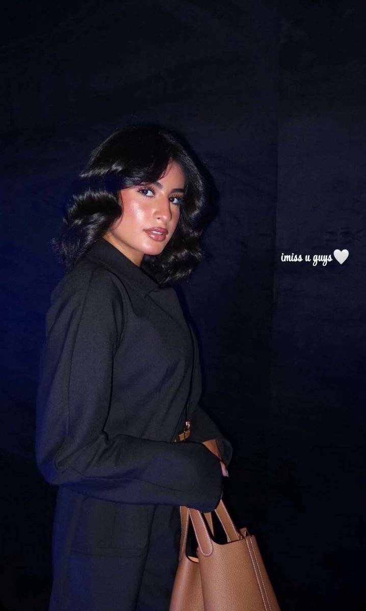 العظيمه رهف 😵‍💫

تناظرك ب استحقار ي كلب لأنك ما تسوى جزمتها 😭

تتتفووووو عليك ي كلبها يلا الهث تحت رجلها 💦💦